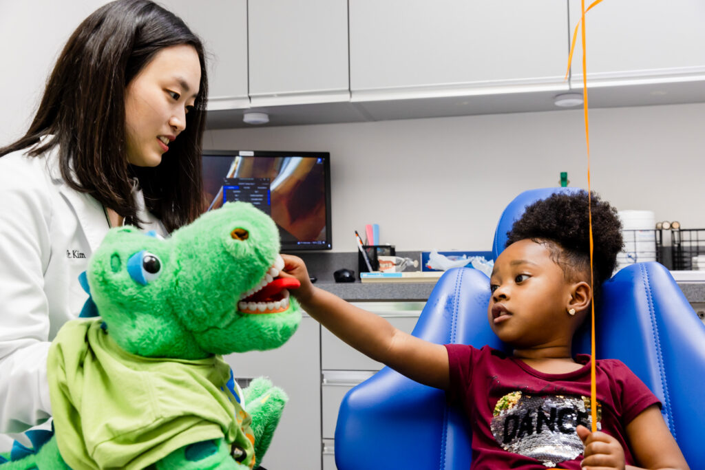pediatric dentist in Herndon with a new patient